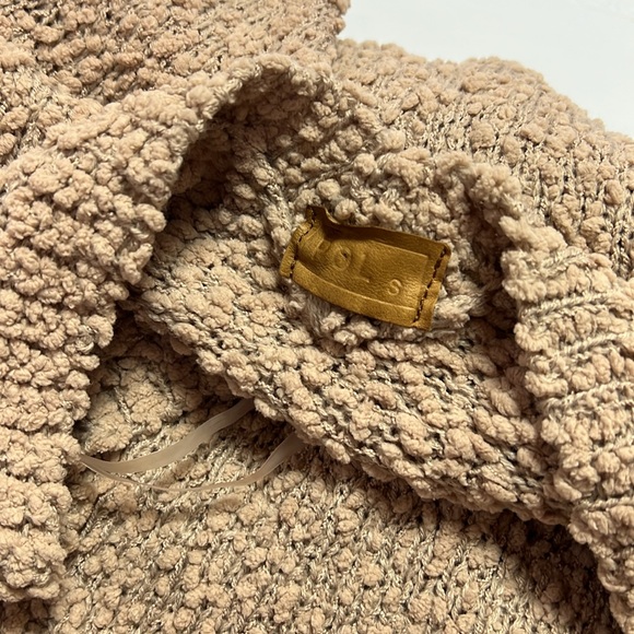 NEW Red LIP Graphic Popcorn Small POL Sweater - Picture 6 of 13